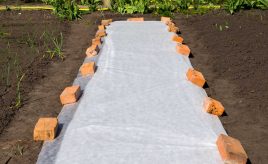 ground cover fabric providing uv protection
